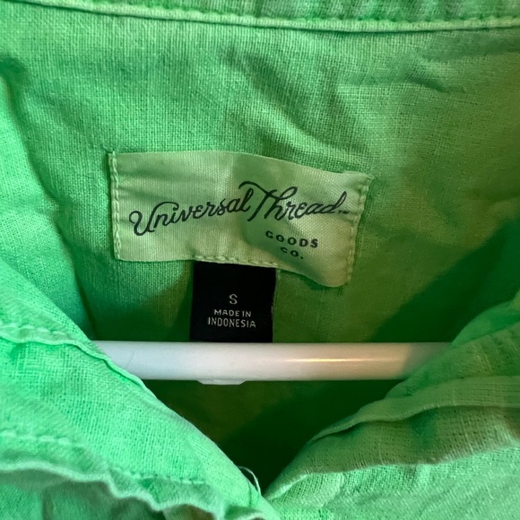 Green Universal Threads Target Cropped Button Up - Picture 3 of 3